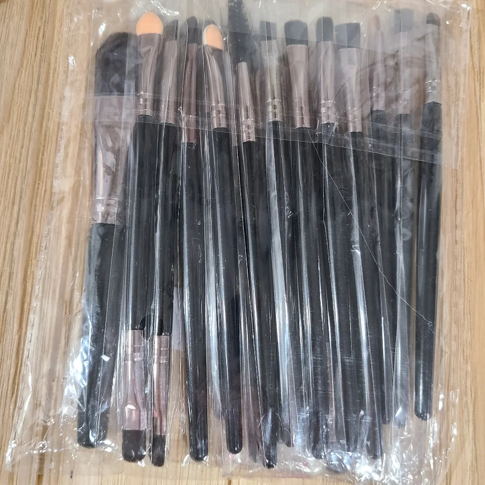🎊🎊HOST PICK!! 🎊🎊NEW🎊🎊20 PC ROSE GOLD AND BLACK Face Makeup Brush Set